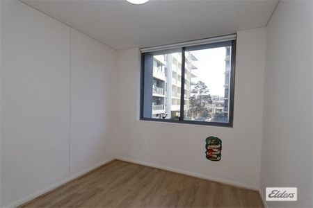 Spacious Water Front 3 Bedroom Apartment - Photo 4