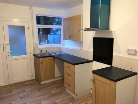 2 bedroom terraced house to rent - Photo 4