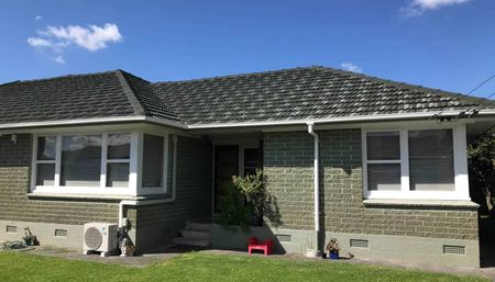 Cosy Two Bedroom Unit in Prime Location - Photo 3