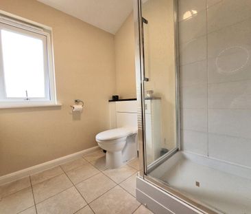 4 bedroom detached house to rent - Photo 4