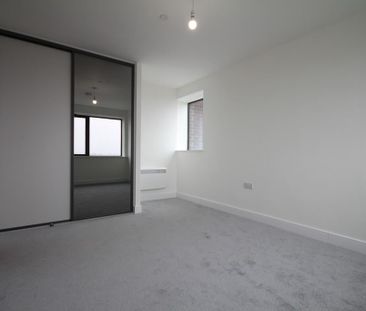 2 bedroom penthouse to rent - Photo 2