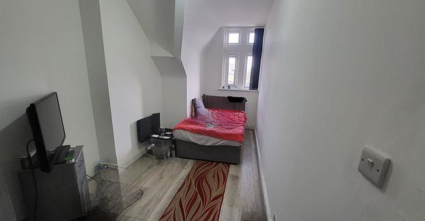 1 bedroom in a house share to rent - Photo 1