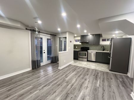 Detached Home For Lease | N8116992 - Photo 4