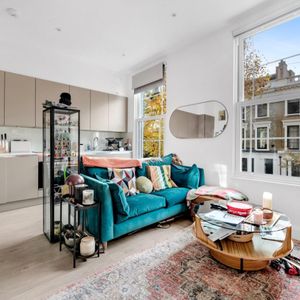 1 bedroom Flat To Let - Photo 2