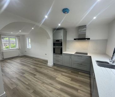4 bedroom detached house to rent - Photo 3