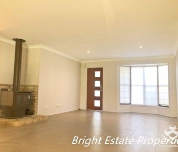 Charming Single-Level Home in Runcorn - Photo 6