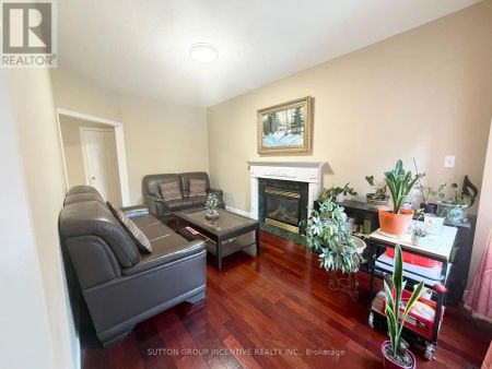 134 RAYMOND CRESCENT - Photo 2