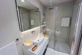 Apartamento T1 mobilado em Miraflores com Vista de Rio, a estrear