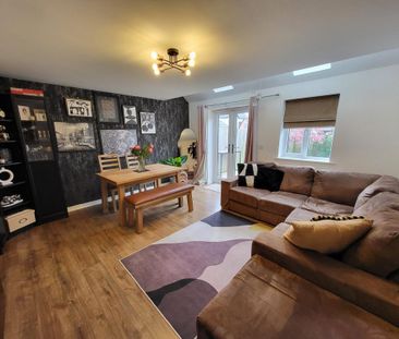 4 bedroom semi-detached house to rent - Photo 2