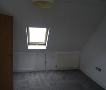 3 bedroom end of terrace house to rent - Photo 4
