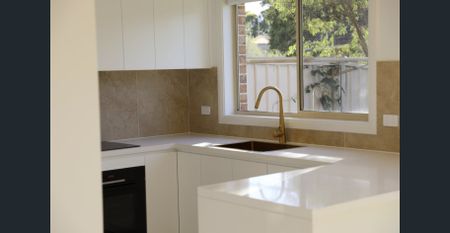 Newly Renovated Town House - Photo 5