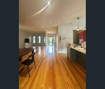 Fantastic Mulgrave double storey House for renting - Photo 2