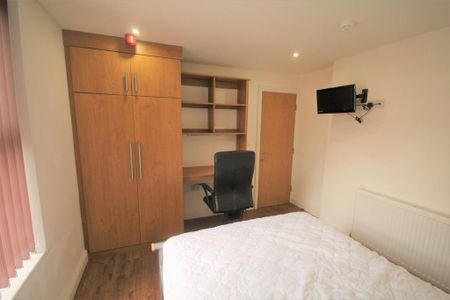 4 bedroom terraced house to rent - Photo 5