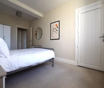 1 Bedroom Apartment To Let - Photo 2