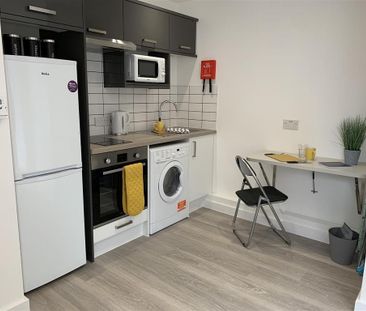 Studio to rent - Photo 3