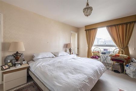 3 bedroom flat to rent - Photo 3