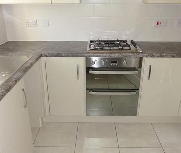 2 bedroom terraced house to rent - Photo 5
