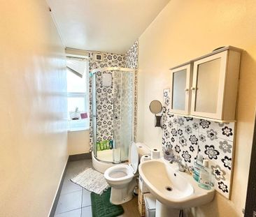 3 bedroom flat to rent - Photo 5