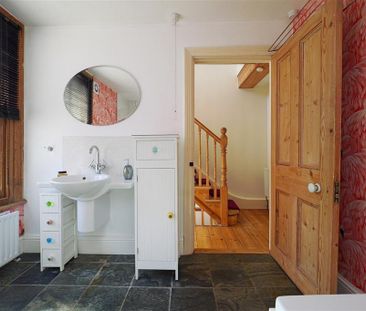 2 bedroom terraced house to rent - Photo 4