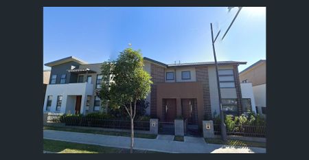 Modern Family Townhouse Offering Space, Style & Convenience - Photo 2