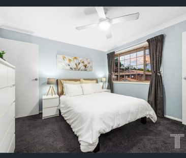 3 Bedroom offstreet townhouse with spacious backyard and entertainm... - Photo 2