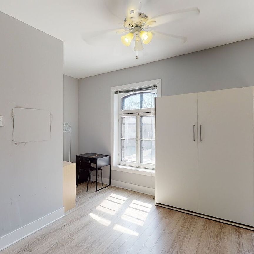 Laurier Apartments - Photo 1