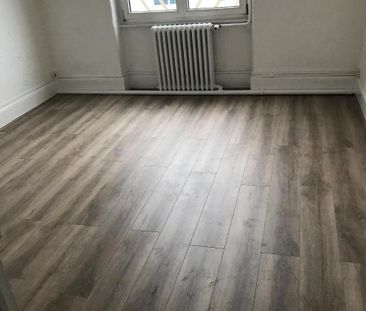 Location Appartement 4 pièces 79m² DECINES CHARPIEU 69150 - Photo 3