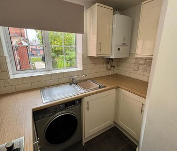 2 bedroom terraced house to rent - Photo 4