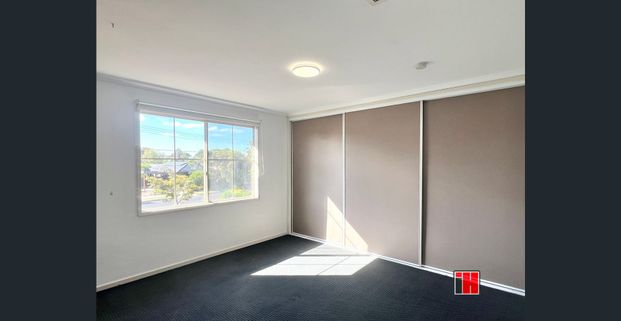 5-bedroom house with Exceptional Entertaining Spaces ✨ - Photo 1