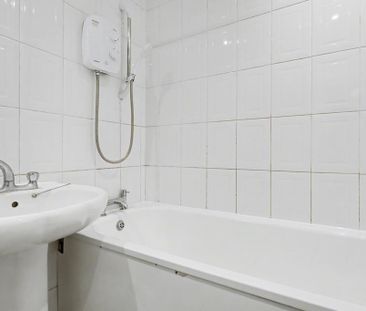 2 bedroom end of terrace house to rent - Photo 3