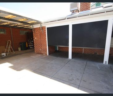 Gorgeous and Spotless small family home - Gardener included! - Photo 6