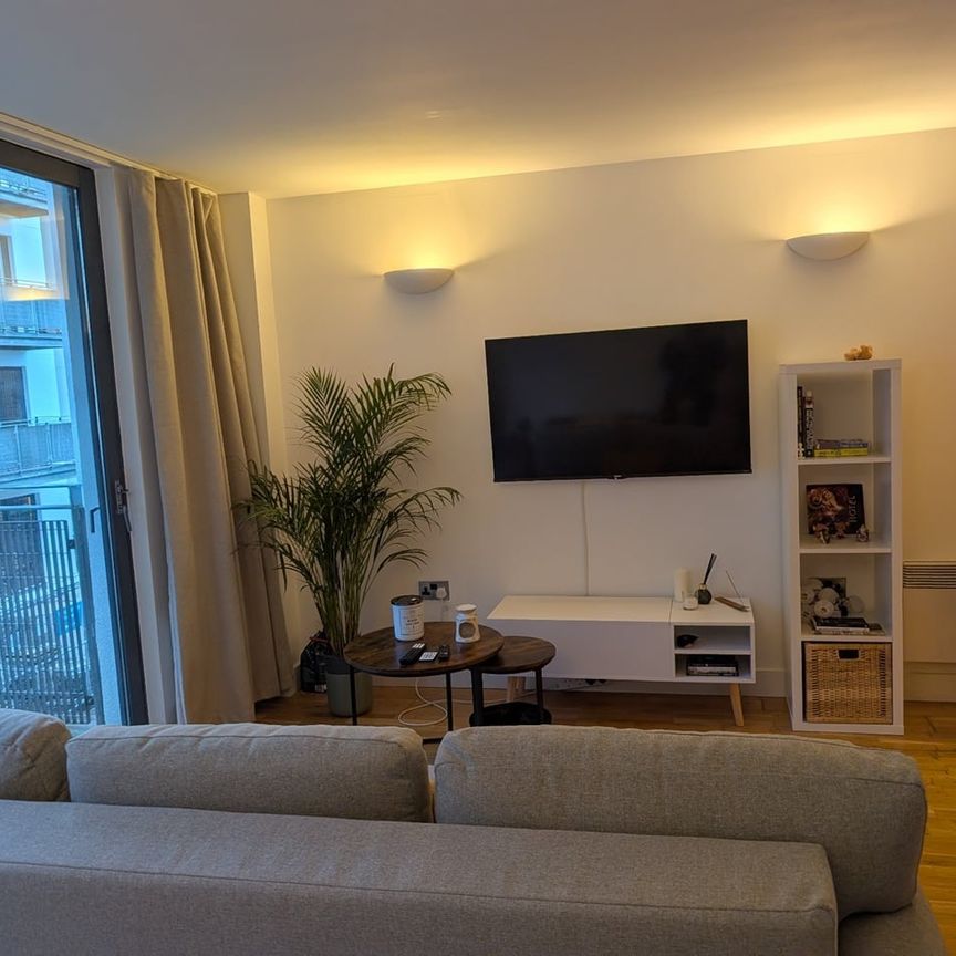 1 Bed Flat, Advent House, M4 - Photo 1