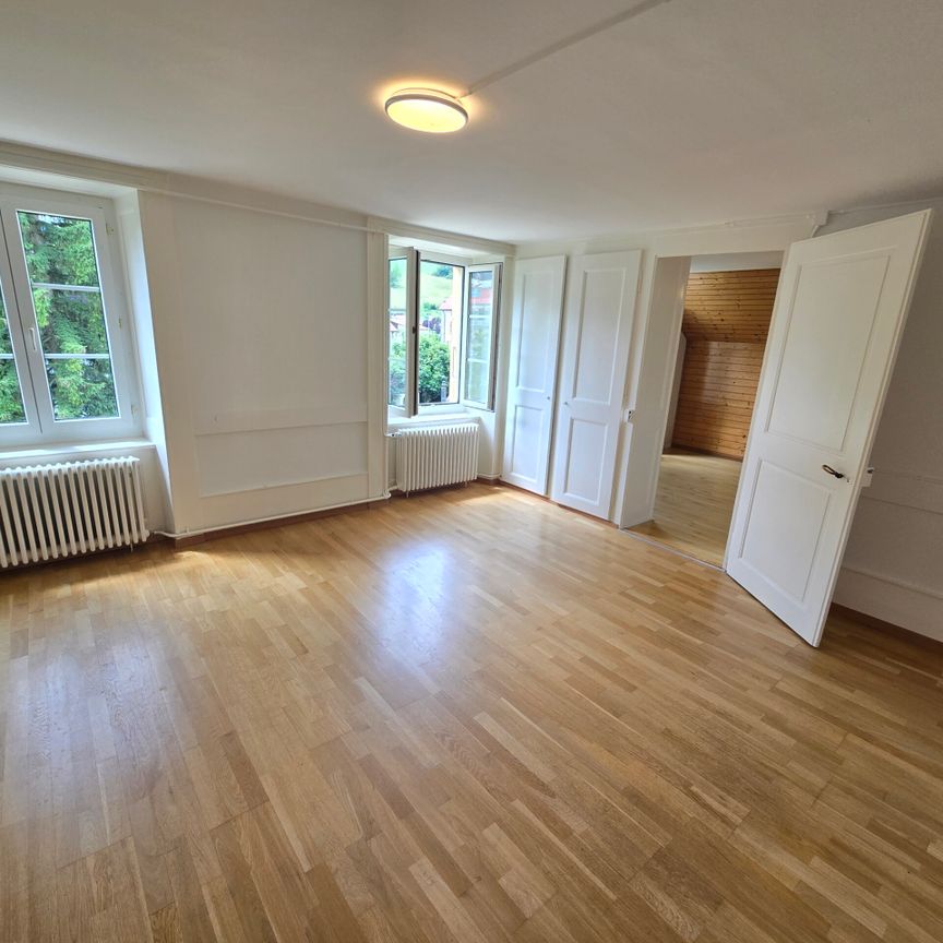 Bel appartement de 3 pièces au 2ème étage au centre du village avec part au grand jardin commun - Photo 1