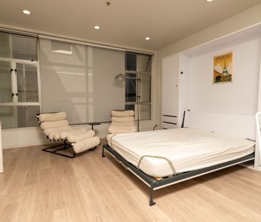 Modern Fully Furnished Studio - Photo 1