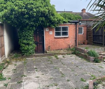 3 Bed End Terrace, Beech Grove, CR4 - Photo 1