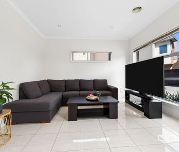 2/1 Dargi Green, Caroline Springs - Photo 2