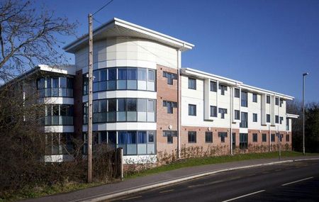 1 bedroom in a flat share to rent - Photo 3