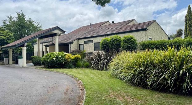 Twyford - Spacious family living in a stunning setting - Photo 1