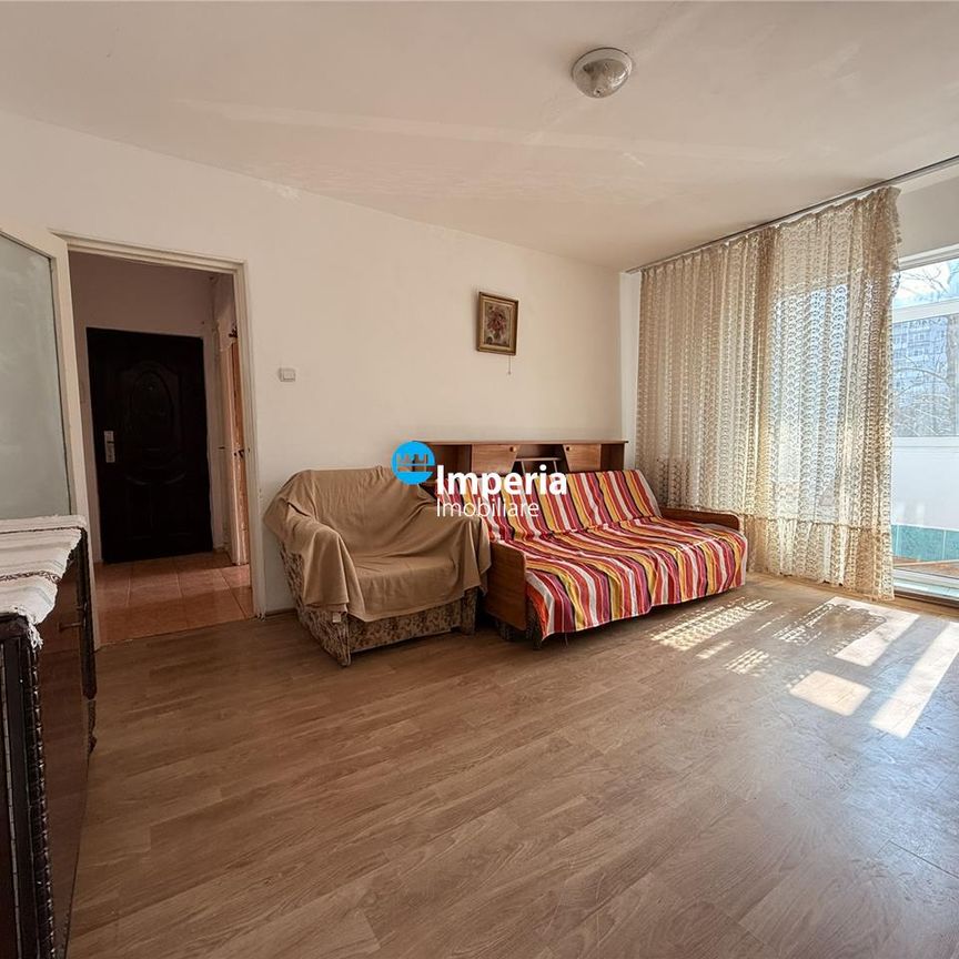 Inchiriez apartament 2 camere, semi decomandat, zona Alexandru cel Bun - Fotografie 1