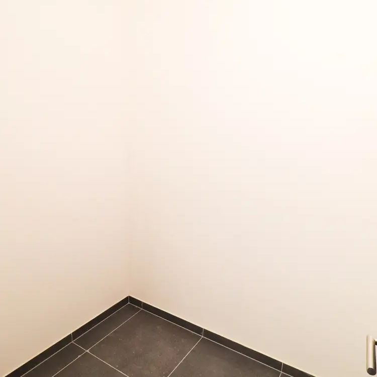 Pronájem nezařízeného bytu 1+kk s lodžií a parkovacím stáním, 39 m - Photo 1