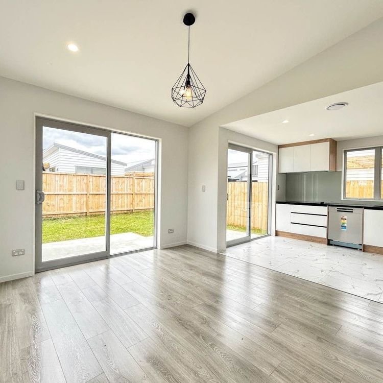 Beautiful Near-New Home – Light-Filled, Modern & Family-Friendly - Photo 1