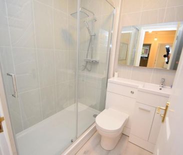 3 bedroom flat to rent - Photo 3