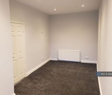 3 bedroom end of terrace house to rent - Photo 3