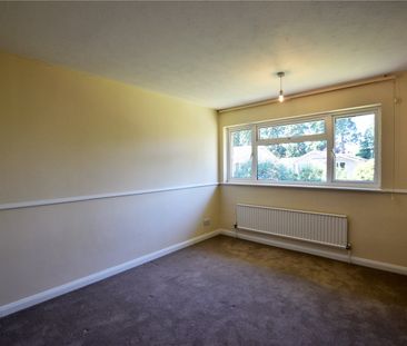 4 bedroom House in Cherrydale Road, Camberley - Photo 4