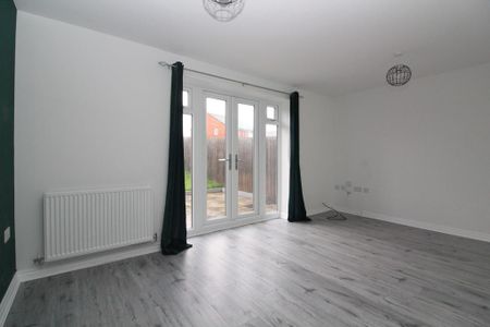 3 bedroom semi-detached house to rent - Photo 2
