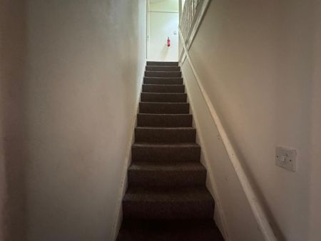 Studio Flat, Jersey Road, IG1 - Photo 4