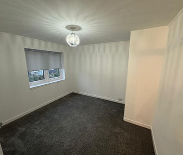 2 bedroom end of terrace house to rent - Photo 2