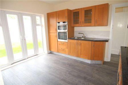 3 bedroom semi-detached house to rent - Photo 2