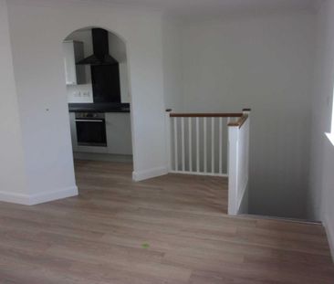 1 bedroom coach house to rent - Photo 2
