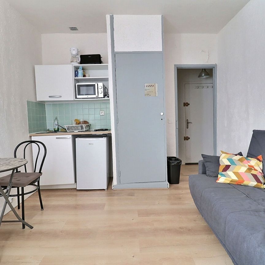 Studio T1 - 16,76 m2 - 2ème étage, - Photo 1